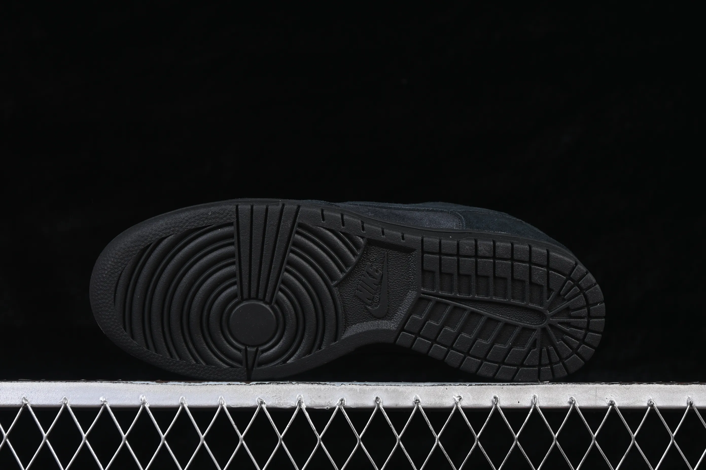 All categories Nk SB Dunk series Nk SB Dunk Low low-top sneakers Nike SB Dunk Low suede black low-top casual sneakers IB6651-001